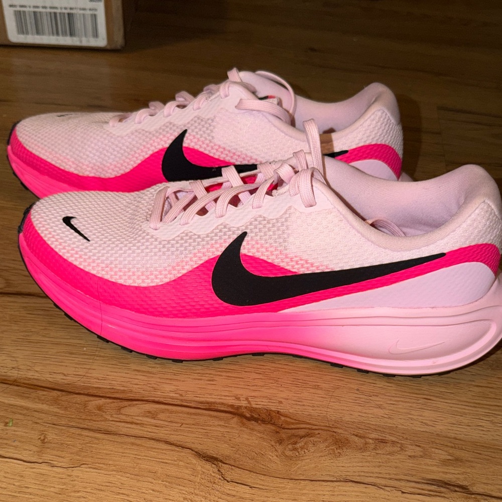 NEW WITHOUT BOX NIKE Women's Pink Athletic Shoes COMFORT SIZE 9.5